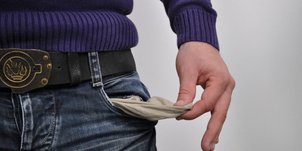 Geld nicht wichtig-Finanzielle Freiheit-opferrolle-no-money-4865814_1280-Bild von chris s auf Pixabay